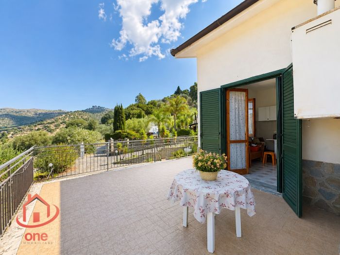 villa-indipendente-con terreno-spazio-esterno-su-due-livelli (29)