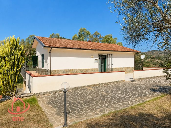 villa-indipendente-con terreno-spazio-esterno-su-due-livelli (31)