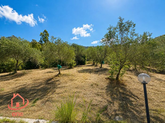 villa-indipendente-con terreno-spazio-esterno-su-due-livelli (32)