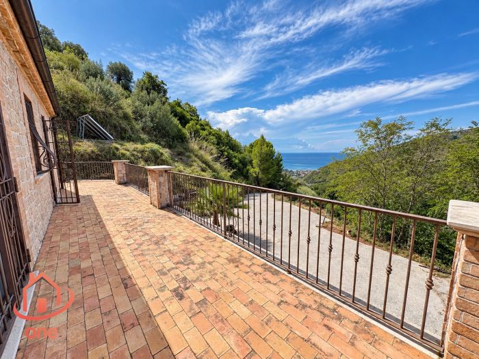 villa-vista-mare-con-terreno-serramezzana (10)